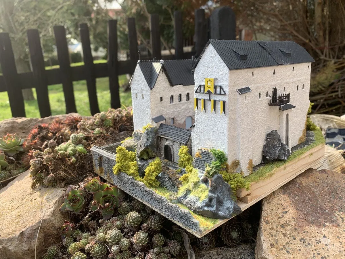 Modelleisenbahn - Schloss Wolkenstein im Maßstab 1:120
