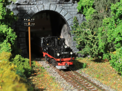 Schmalspur Dampflok 99 1590-1 TTe - Ausfahrt aus dem Tunnel